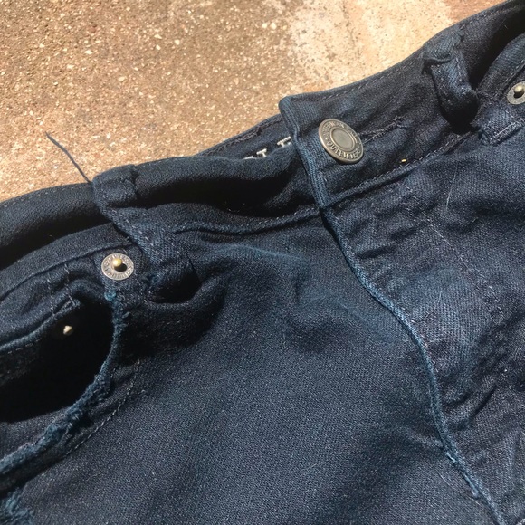 American Eagle Distressed Black Denim Shorts - 10 - Picture 3 of 7